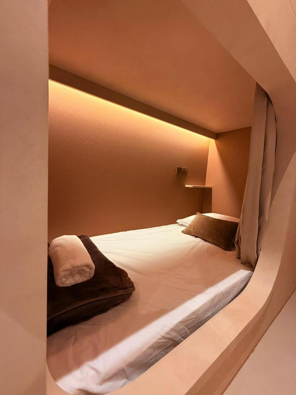 Capsule Bed in Mixed Room at Gather House On 65 South Bridge Road
